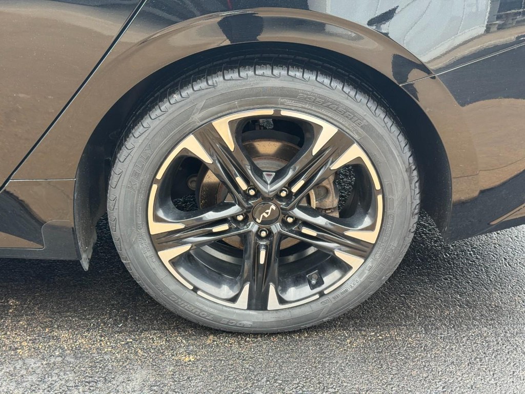 Kia K5 Vehicle Image 9