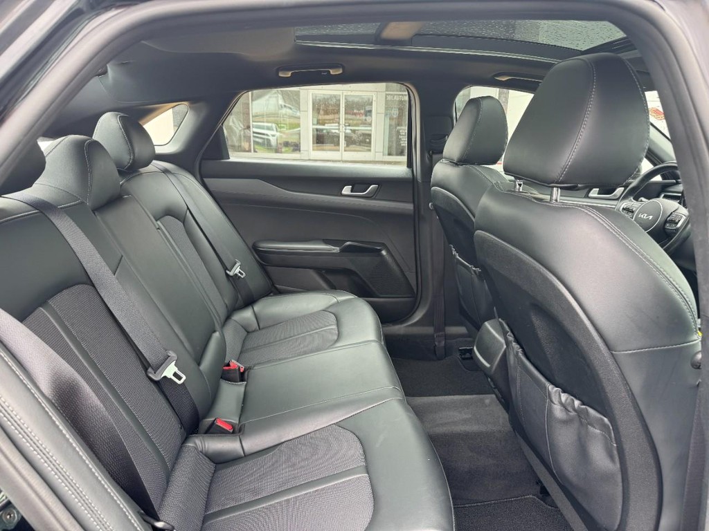 Kia K5 Vehicle Image 12
