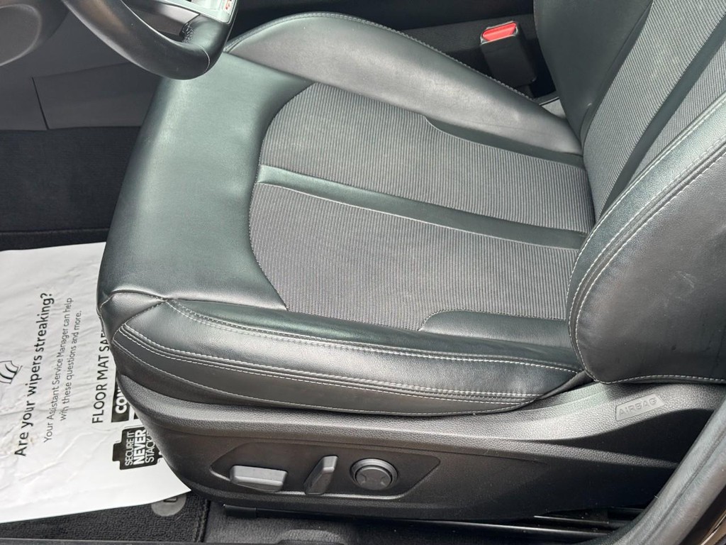 Kia K5 Vehicle Image 17