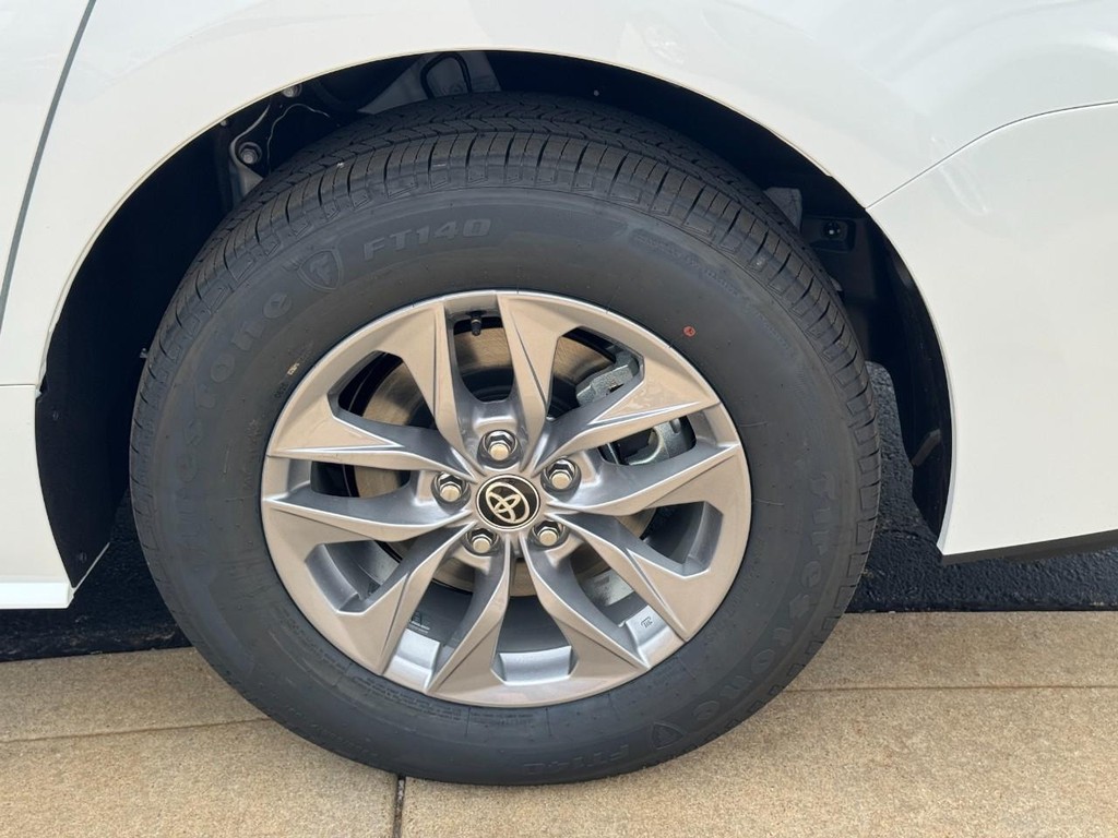 Toyota Sienna Vehicle Image 5