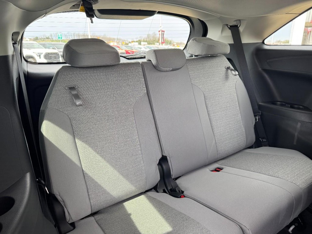 Toyota Sienna Vehicle Image 6