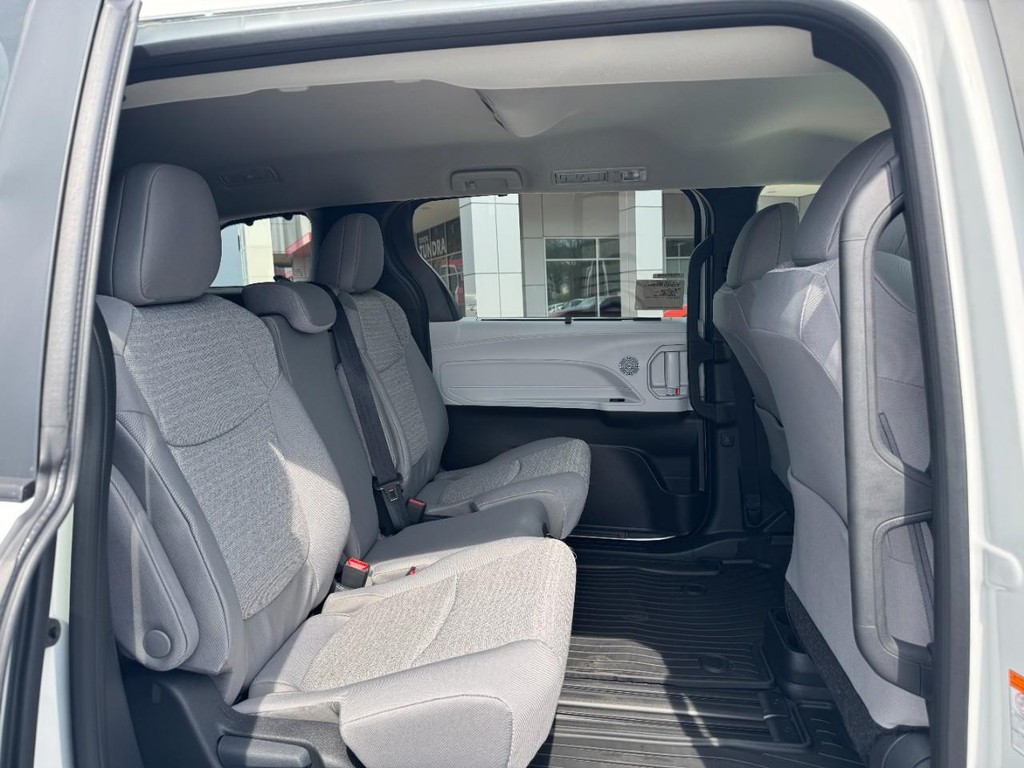 Toyota Sienna Vehicle Image 7