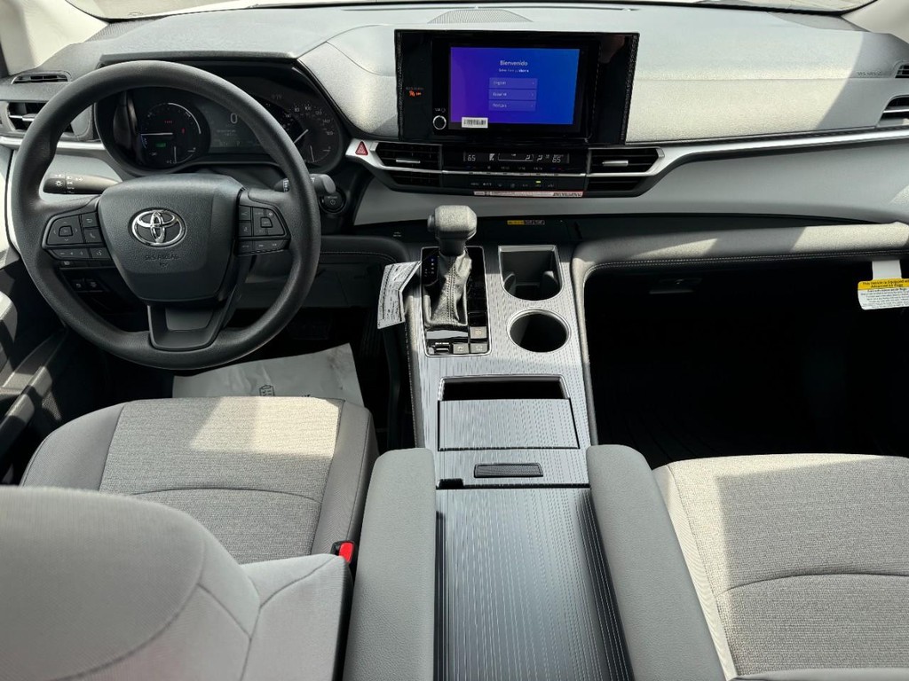 Toyota Sienna Vehicle Image 8