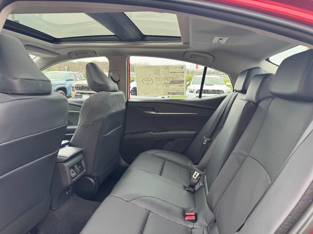 Toyota Camry Vehicle Image 6