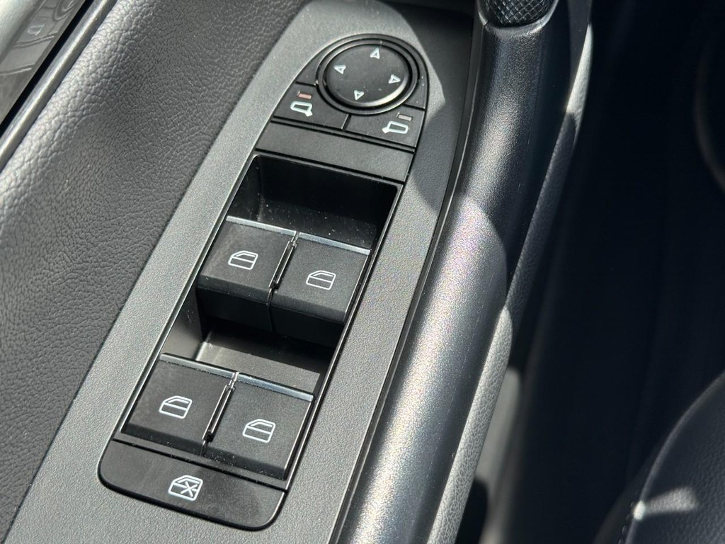 Mazda CX-50 Vehicle Image 15