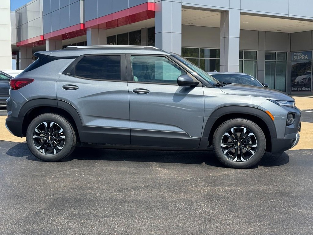 Chevrolet TrailBlazer Vehicle Image 2