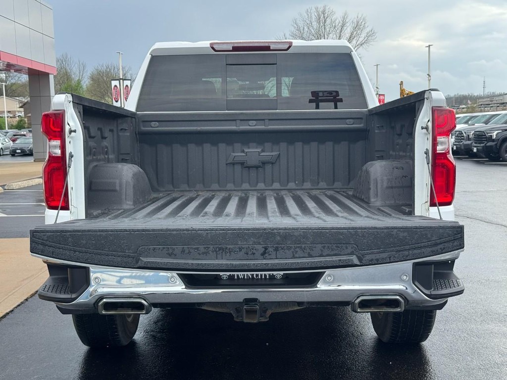 Chevrolet Silverado 1500 Vehicle Image 4