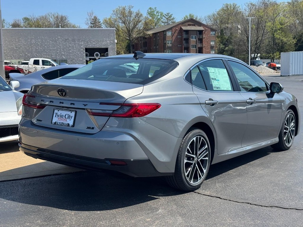 Toyota Camry Vehicle Image 3