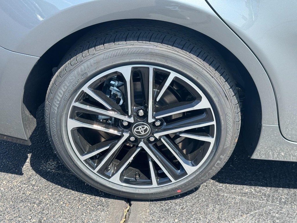 Toyota Camry Vehicle Image 5