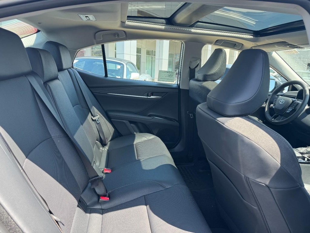 Toyota Camry Vehicle Image 6