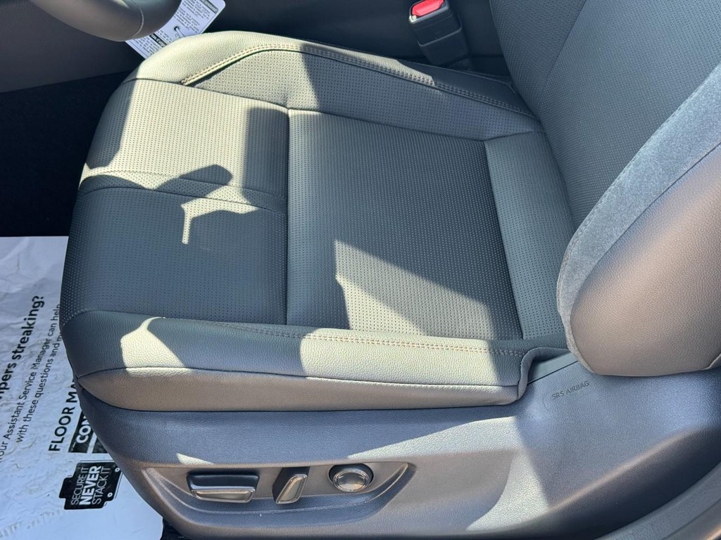 Toyota Camry Vehicle Image 11