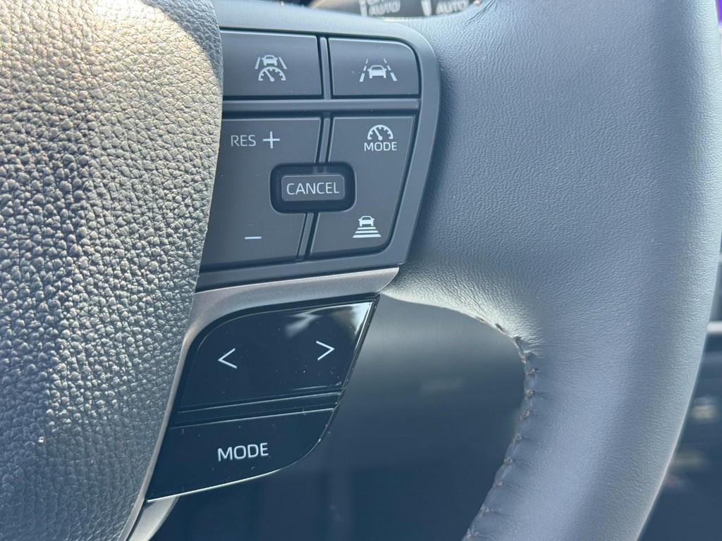 Toyota Camry Vehicle Image 13