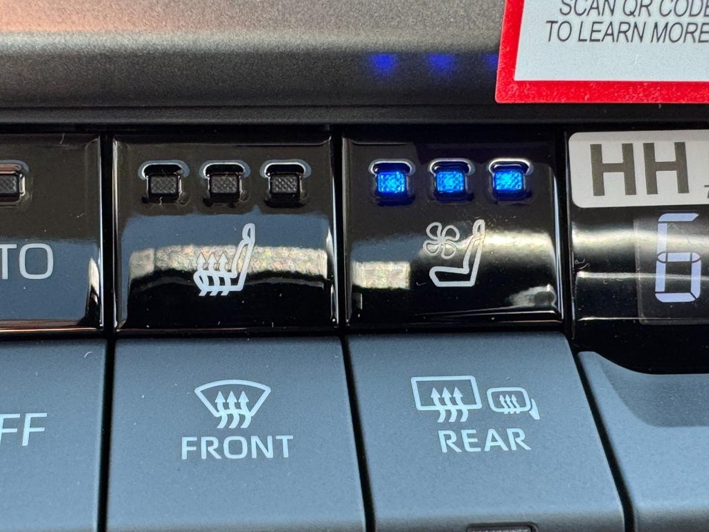 Toyota Camry Vehicle Image 15