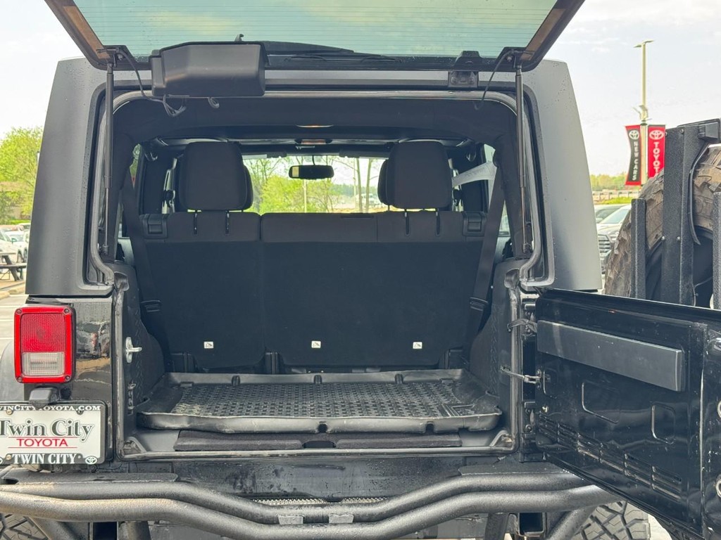 Jeep Wrangler Unlimited Vehicle Image 4