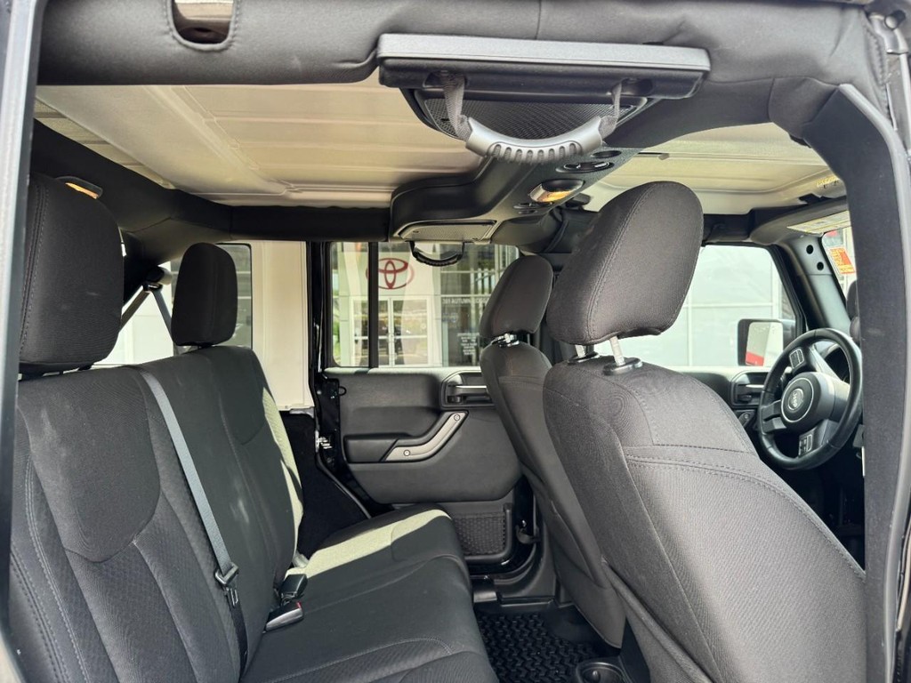 Jeep Wrangler Unlimited Vehicle Image 11