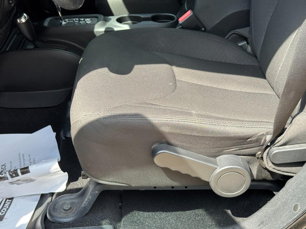 Jeep Wrangler Unlimited Vehicle Image 16