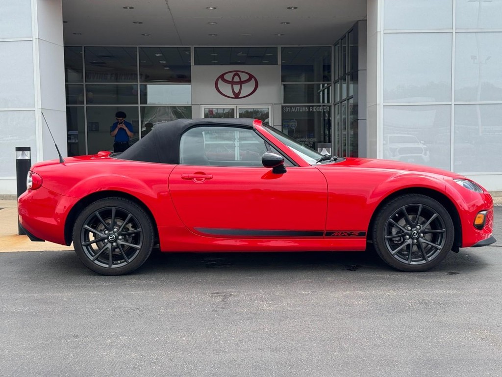 Mazda MX-5 Miata Vehicle Image 2
