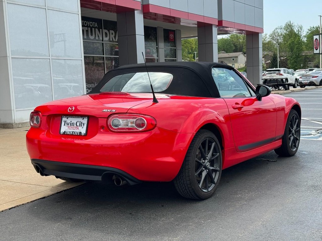 Mazda MX-5 Miata Vehicle Image 3