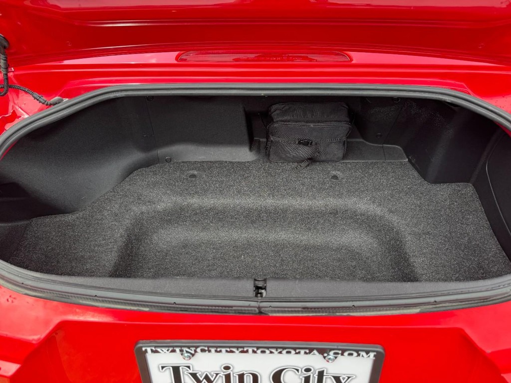 Mazda MX-5 Miata Vehicle Image 4
