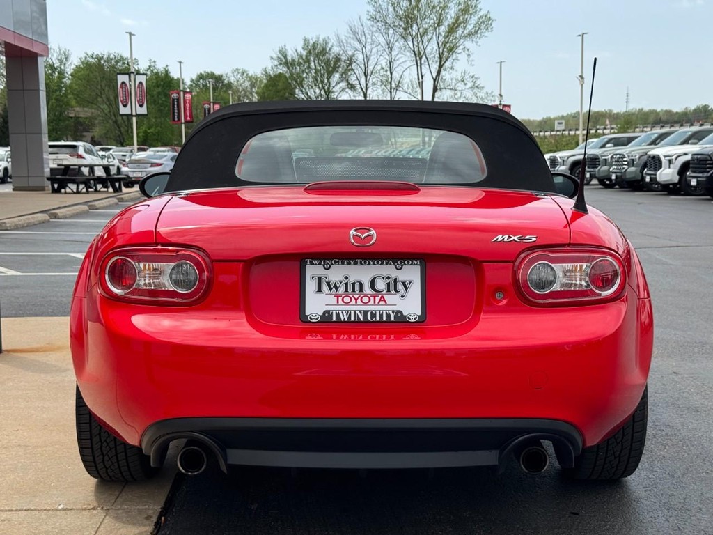 Mazda MX-5 Miata Vehicle Image 5