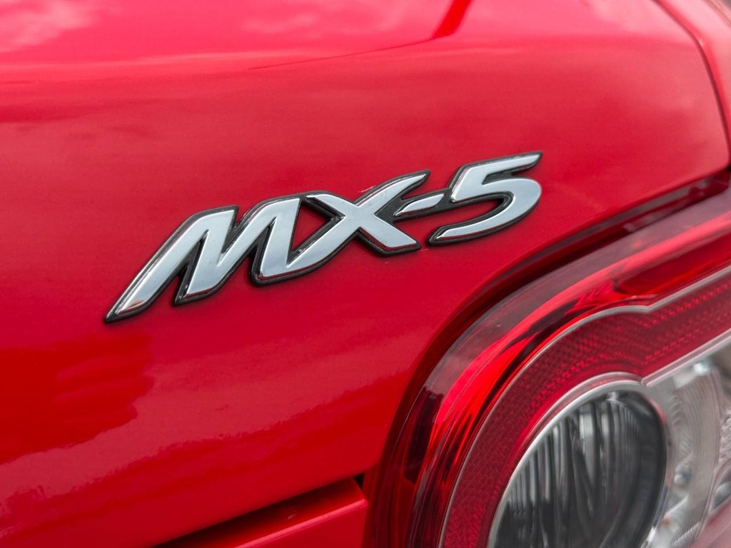 Mazda MX-5 Miata Vehicle Image 6