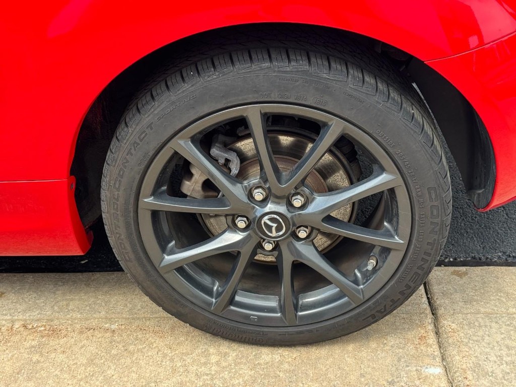 Mazda MX-5 Miata Vehicle Image 8