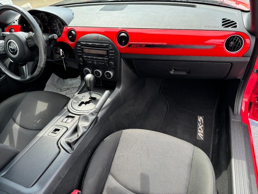 Mazda MX-5 Miata Vehicle Image 12