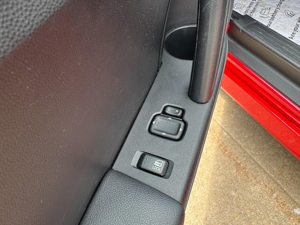 Mazda MX-5 Miata Vehicle Image 14