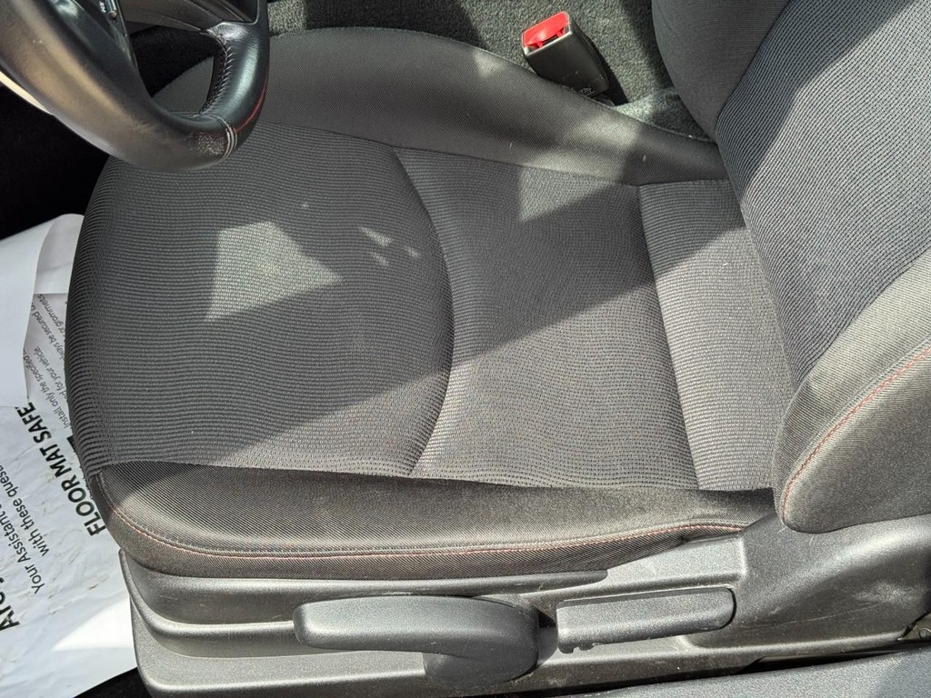 Mazda MX-5 Miata Vehicle Image 15