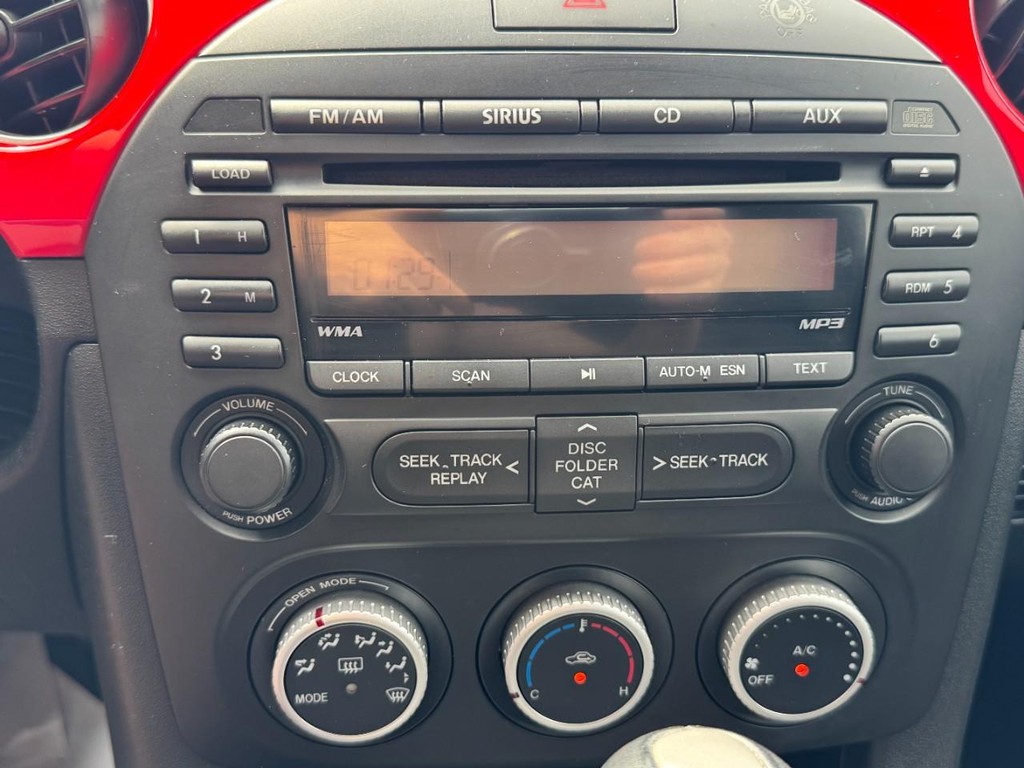 Mazda MX-5 Miata Vehicle Image 20