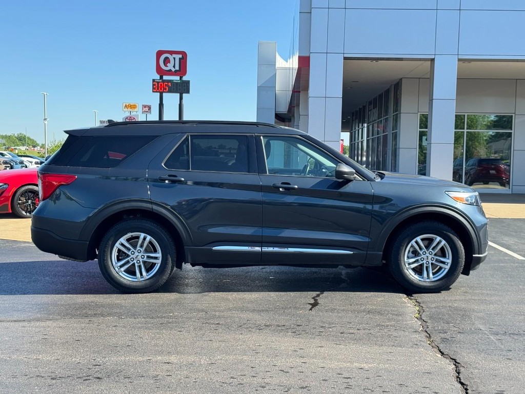 Ford Explorer Vehicle Image 2