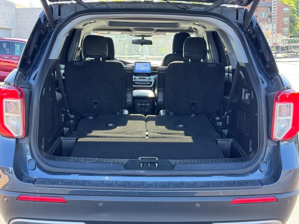 Ford Explorer Vehicle Image 4