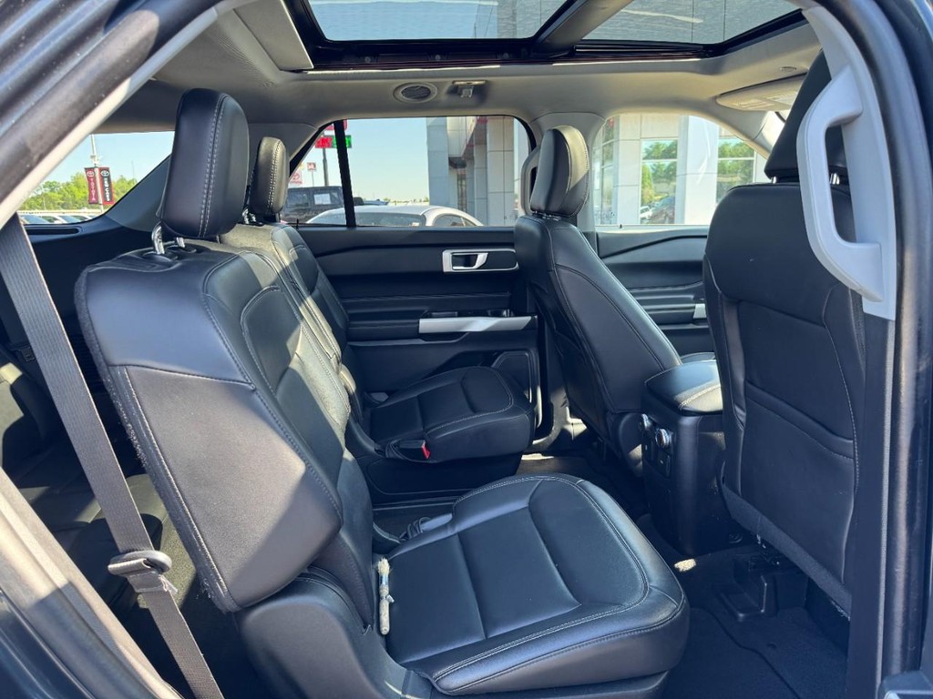 Ford Explorer Vehicle Image 10