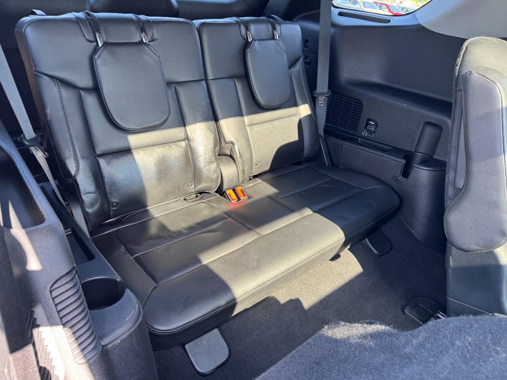 Ford Explorer Vehicle Image 11