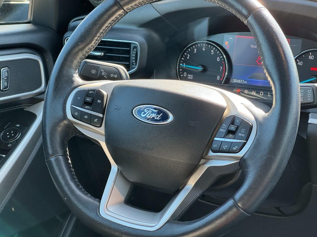 Ford Explorer Vehicle Image 13