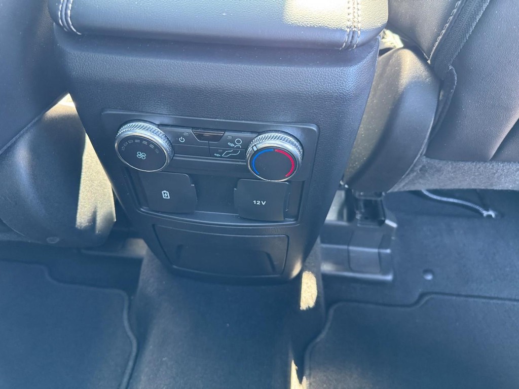 Ford Explorer Vehicle Image 17