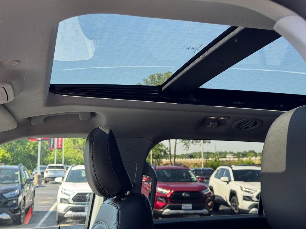 Ford Explorer Vehicle Image 26