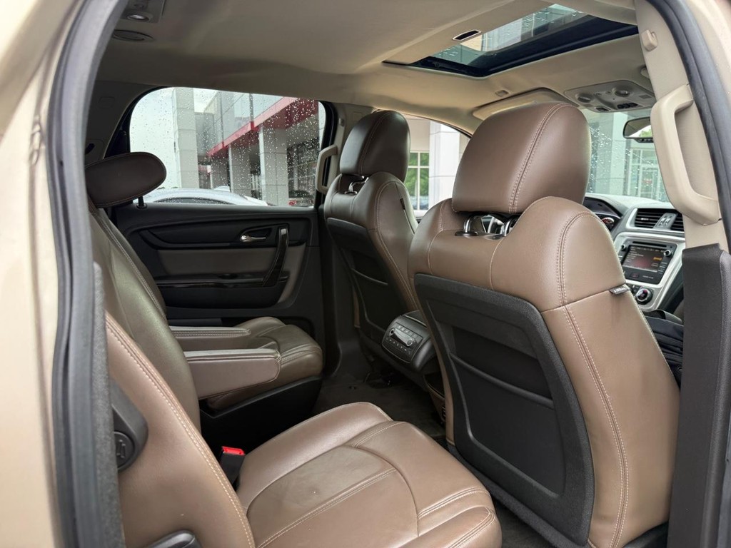 GMC Acadia Vehicle Image 12