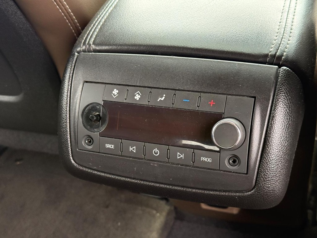 GMC Acadia Vehicle Image 13