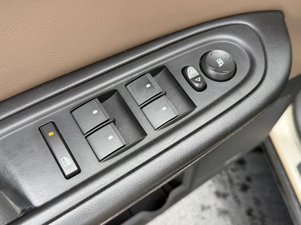 GMC Acadia Vehicle Image 18