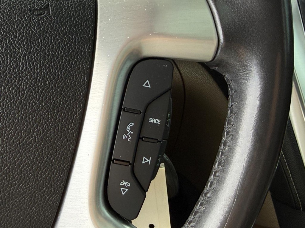 GMC Acadia Vehicle Image 22
