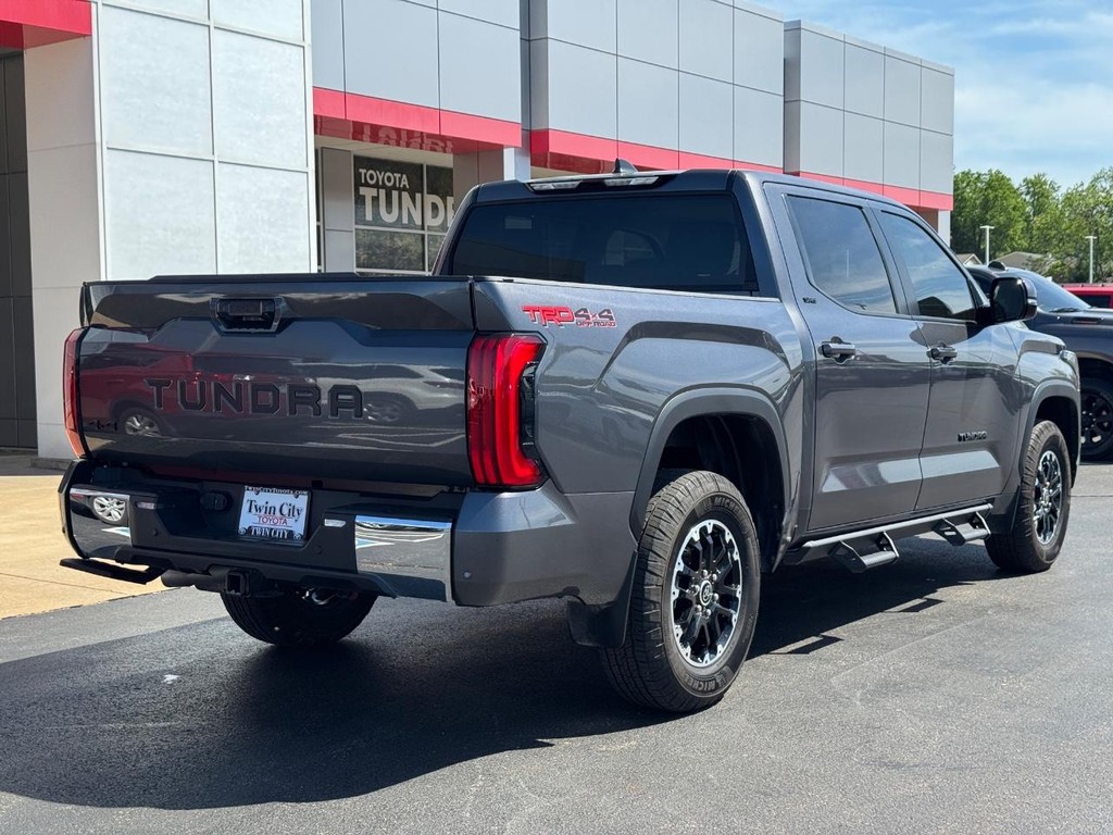 Toyota Tundra 4WD Vehicle Image 3