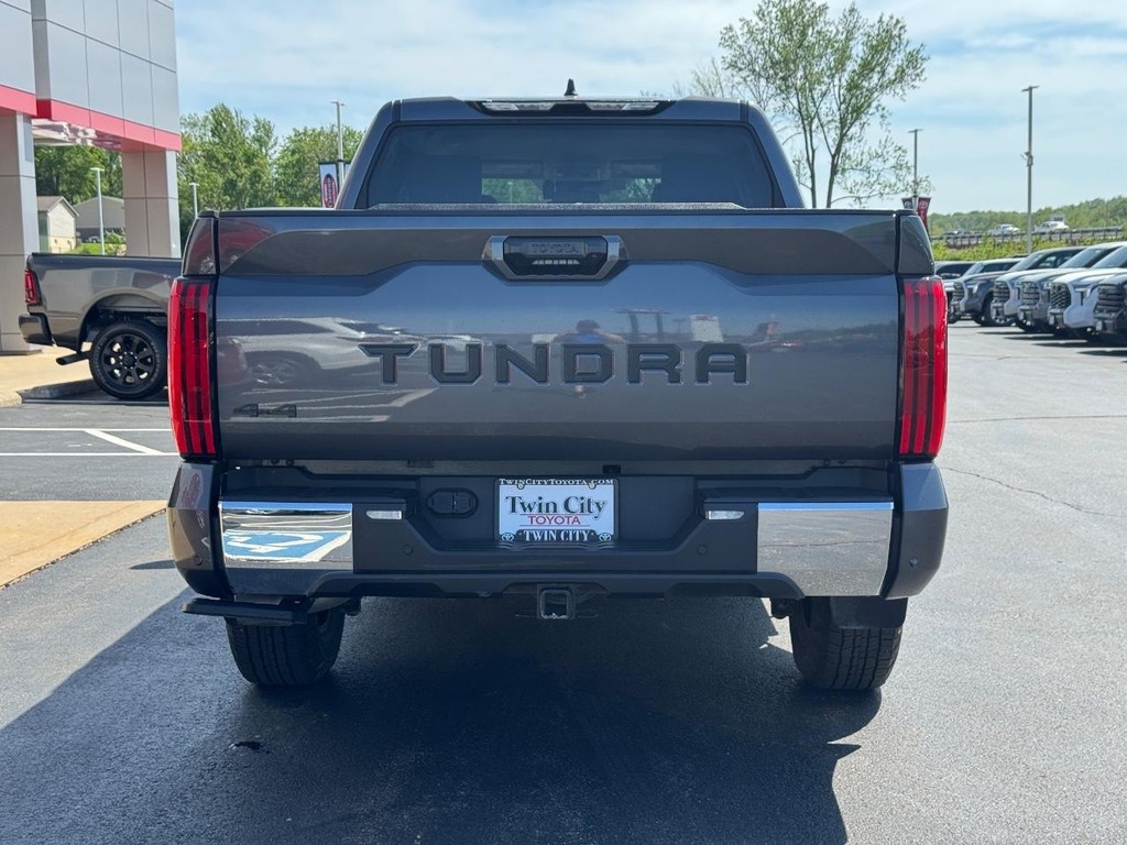 Toyota Tundra 4WD Vehicle Image 5