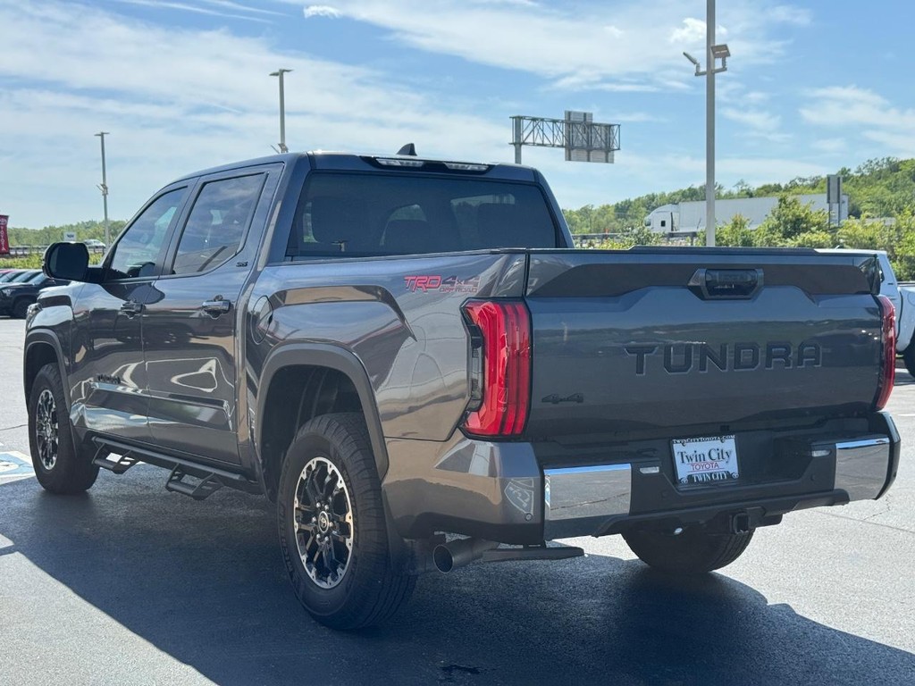 Toyota Tundra 4WD Vehicle Image 6