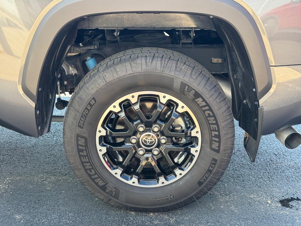 Toyota Tundra 4WD Vehicle Image 7