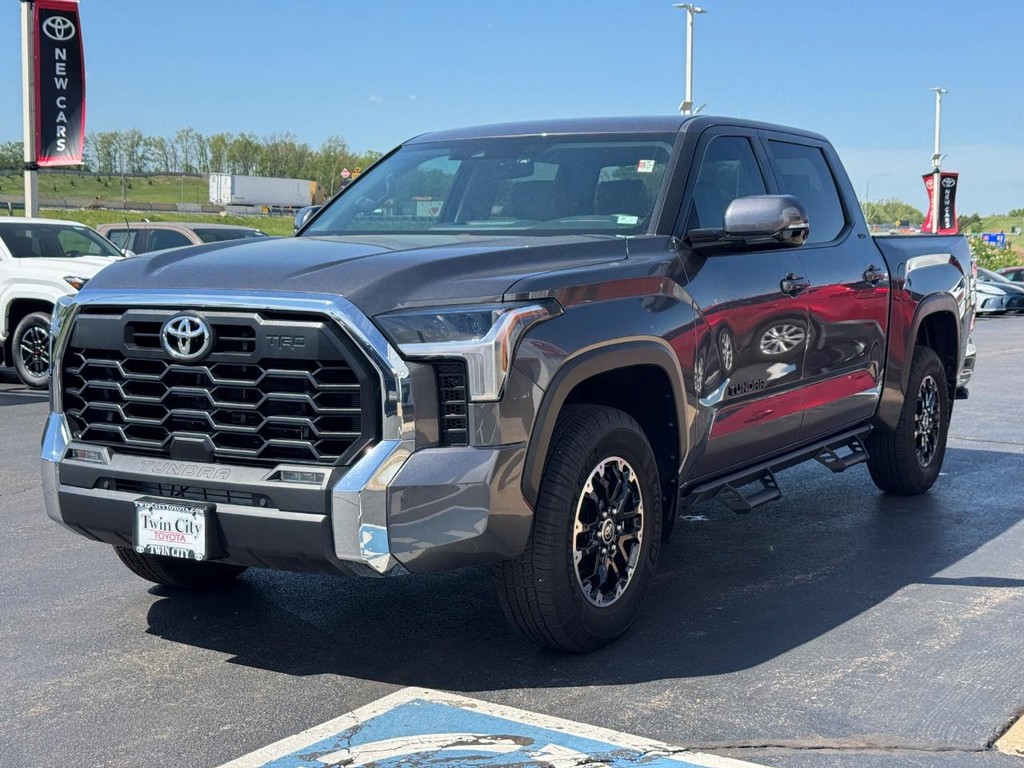Toyota Tundra 4WD Vehicle Image 8
