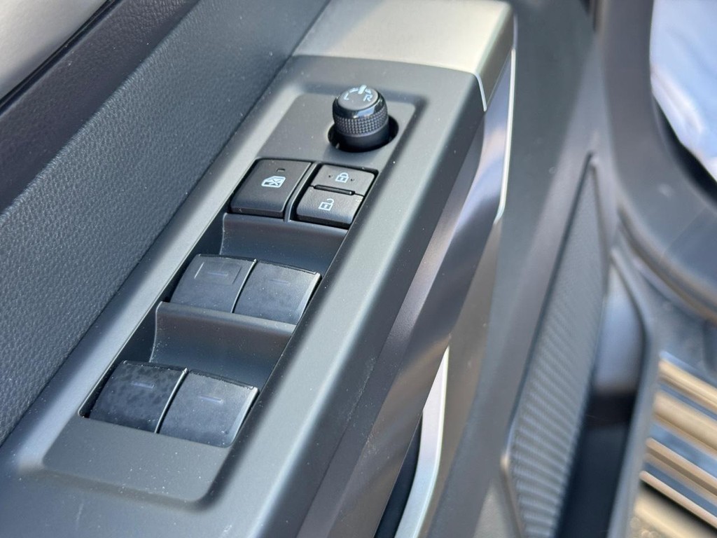 Toyota Tundra 4WD Vehicle Image 15