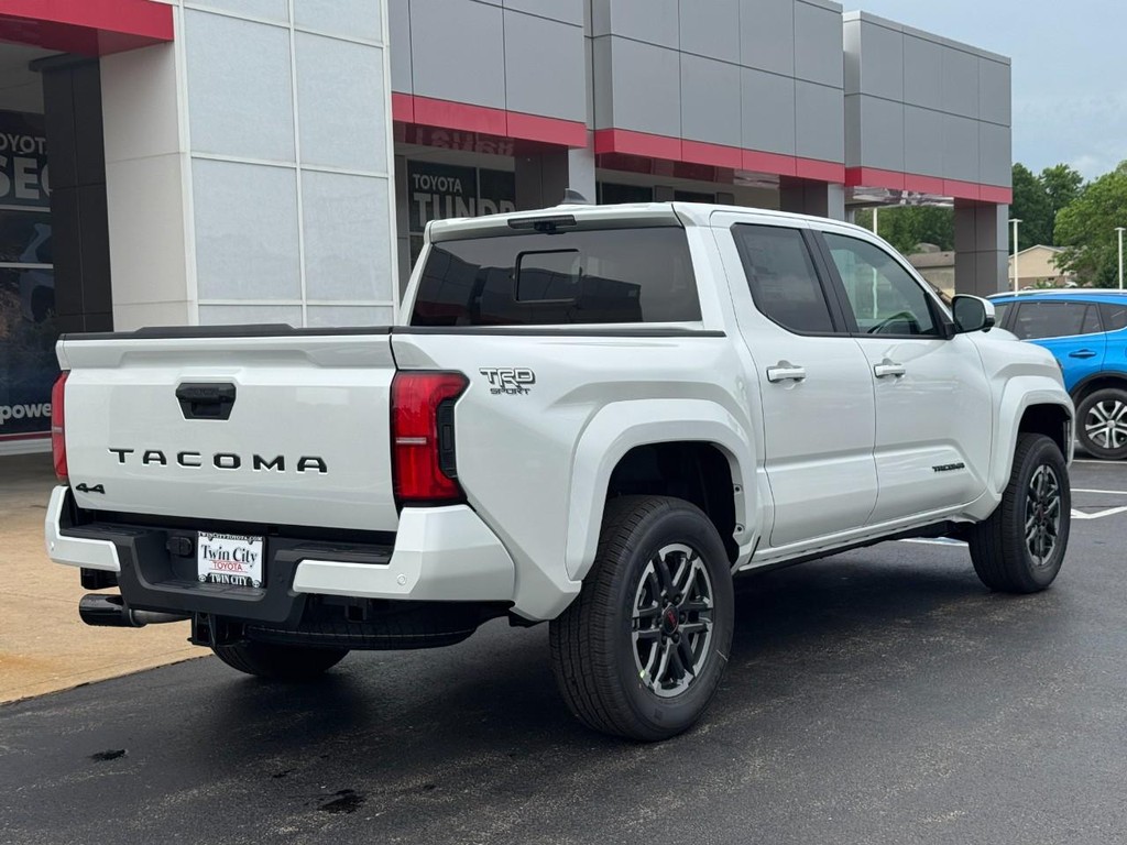 Toyota Tacoma 4WD Vehicle Image 3