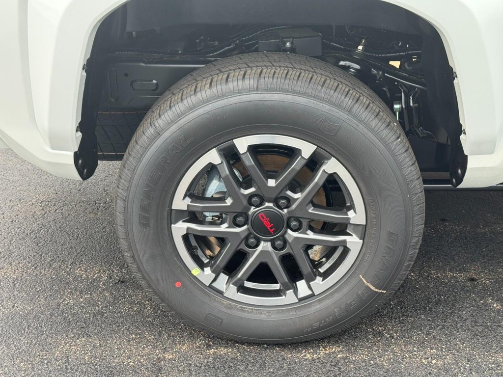 Toyota Tacoma 4WD Vehicle Image 4