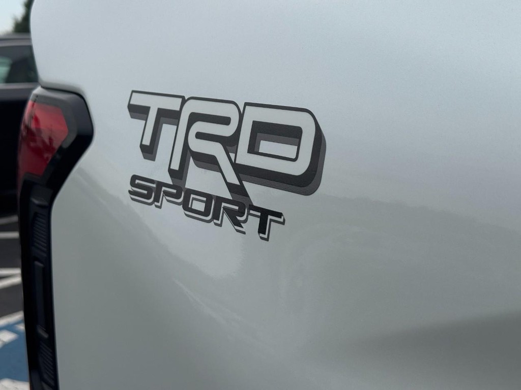 Toyota Tacoma 4WD Vehicle Image 5
